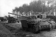 Abandoned_late_Panzer_IV_1945