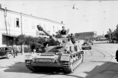 Athen_Kolonne_von_Panzer_IV