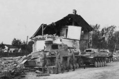 Destroyed_Panzer_IV_and_Panzer_IV_tanks