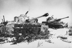 German_Panzer_IV_tanks_winter
