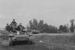 German_tanks_Panzer_IV_Ausf_C_near_Sochaczew_Poland_1939