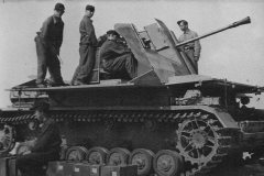 Mobelwagen_3.7_cm_FlaK_auf_Fahrgestell_Panzerkampfwagen_IV_sf