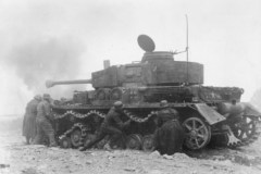 Monte_Cassino_Panzerreparatur_wahrend_Kampf
