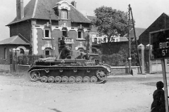 Panze_IV_Tank_in_France_1940