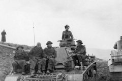 Panzer_III_and_Tiger_british_POW_Tunisia_DAK_Afrika_Korps