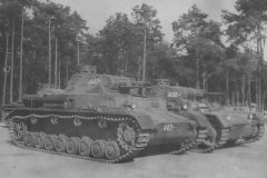 Panzer_IV_12_Panzer_Division_Russia_Dubrowka_1941-42