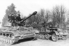 Panzer_IV_321_Russia_and_Halbkettenfahrzeug