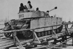Panzer_IV_842_with_schurzen_winter_camouflage