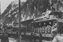 Panzer_IV_Ausf_F1_rail_transport_1942