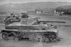 Panzer_IV_Ausf_F2_and_M3_Stuart_tank