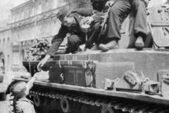 Panzer_IV_and_tank_crew_members