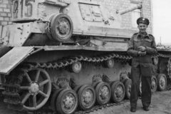 Panzer_IV_ausf_F2_215_Afrika_Korps_1943
