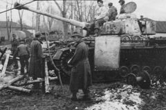 Panzer_IV_ausf_H_number_581_winter_1945