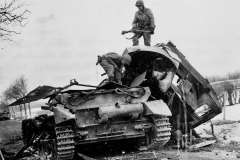Panzer_blown_up_at_Wirtsfeld_Belgium_Battle_of_the_Bulge_17dec44