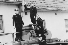 BefehlsPanzer_III_Ausf_H_and_crew
