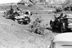 Befehlspanzer_III_and_PKW
