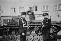 Panzer_III_ausf_D_and_soldiers