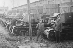 Panzerjager_47-cm-Pak_t_auf_Panzerkampfwagen_35_R_f
