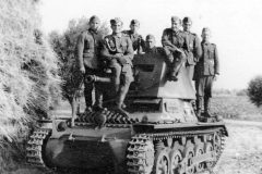 Panzerjager_I_and_Wehrmacht_troops
