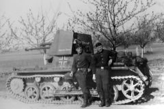 Panzerjager_I_and_crew