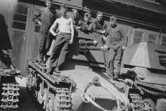 Panzerjager_I_and_its_crew