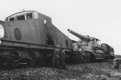 274_mm_Mle_1917_railway_gun_and_locomotive