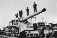 US_7th_Army_Troops_with_Captured_274_mm_592f_1945
