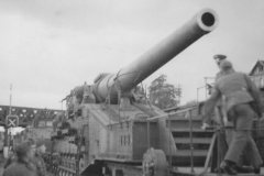 captured_274_mm_Mle_1917_railway_gun