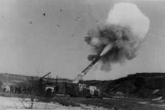 german_railway_gun_in_action_1943