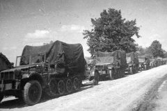 1to_Zugkraftwagen_SdKfz_10-4_mit_2cm_Flak_France_1940