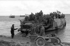 Landungsboot_and_SdKfz_10_1941