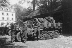 Sd.Kfz_.10_4_leichter_Zugkraftwagen_1t_halftrack_2