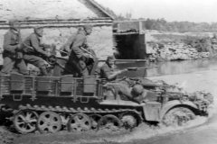 SdKfz_10_4_haltrack_in_Russia