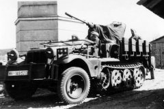SdKfz_10_4_haltrack_in_Russia_2