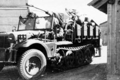 SdKfz_10_4_haltrack_in_Russia_photo