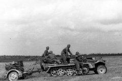 SdKfz_10_with_Nebelwerfer_1943_EF