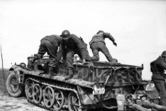 SdKfz_10_with_Pak_1944_EF