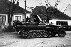 Sd_Kfz_10_with_Pak_36