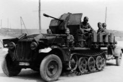 german_ww2_half_track_SdKfz_10_4