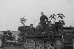 halftrack_SdKfz10_and_pak_gun