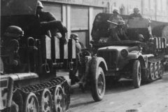 halftracks_SdKfz_10_in_France