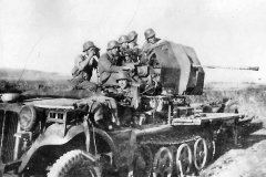 sd_kfz_10_5_and_crew