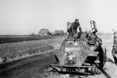 Destroyed_SdKfz_221_Poland_1939