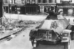 SdKfz_221_moving_into_Abbeville