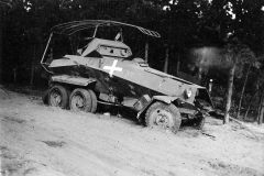 Destroyed_SdKfz_232_6-Rad
