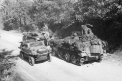 SdKfz_250_neu_and_Schwimmwagen_Italy_1944