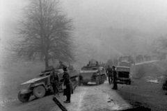 SdKfz_250_neu_light_armoured_halftracks_Balkans_1943
