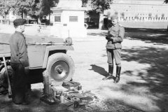 Sd_Kfz_250_maintenance_1941