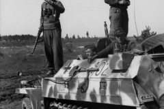 eastern_front_leichter_Schutzenpanzer_102_1944