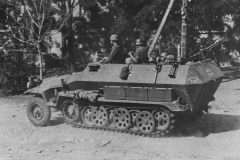 SdKfz_251-1_armored_personnel_carrier